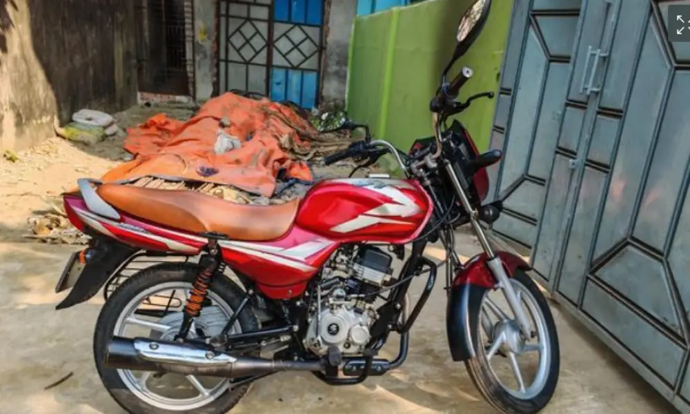 Bajaj CT 100 . 2023