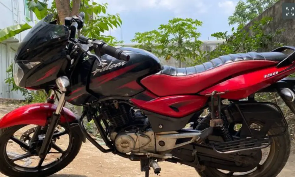 Bajaj Pulsar 150 . 2015