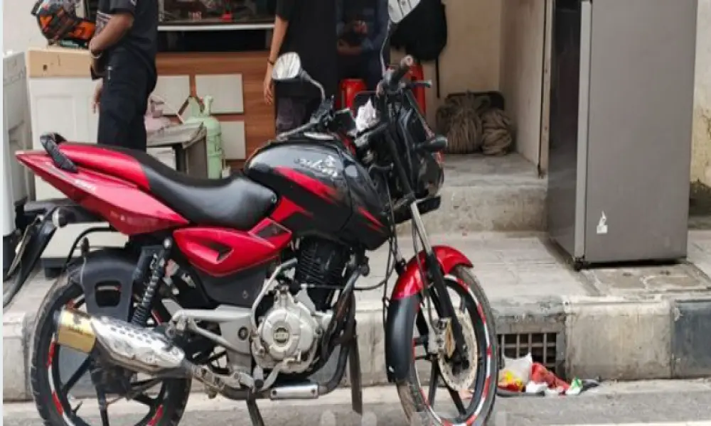 Bajaj Pulsar 150 . 2016