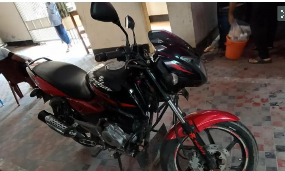 Bajaj Pulsar fix price 2015