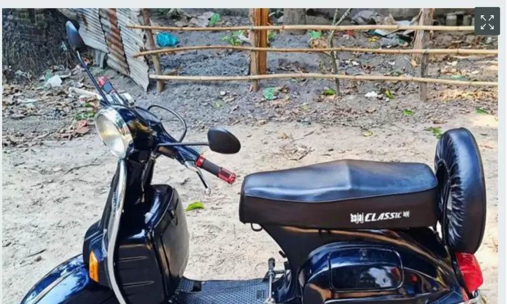 Bajaj Vespa . YI1999