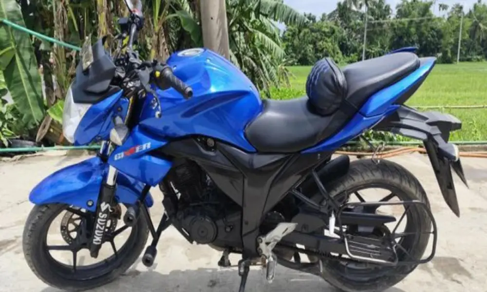 Suzuki Gixxer Monotone . 2017