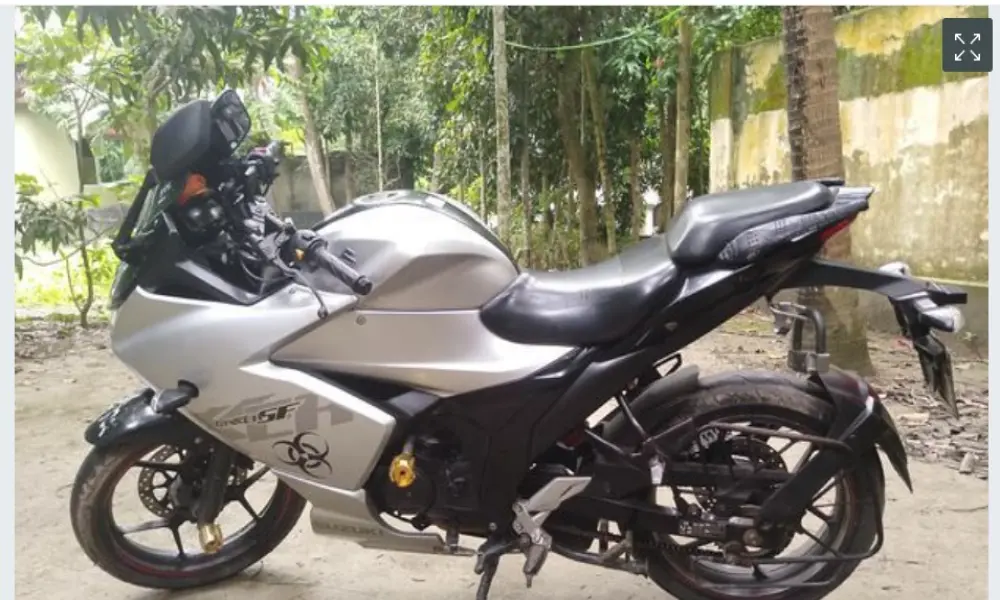 Suzuki Gixxer SF silver 2022