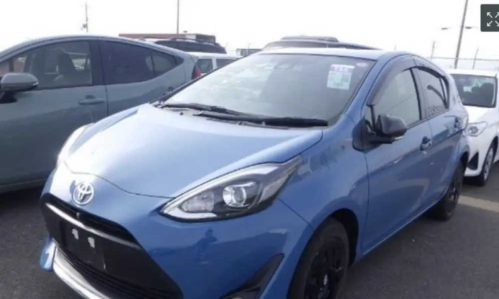 Toyota Aqua hybrid 4.5 blue 2020