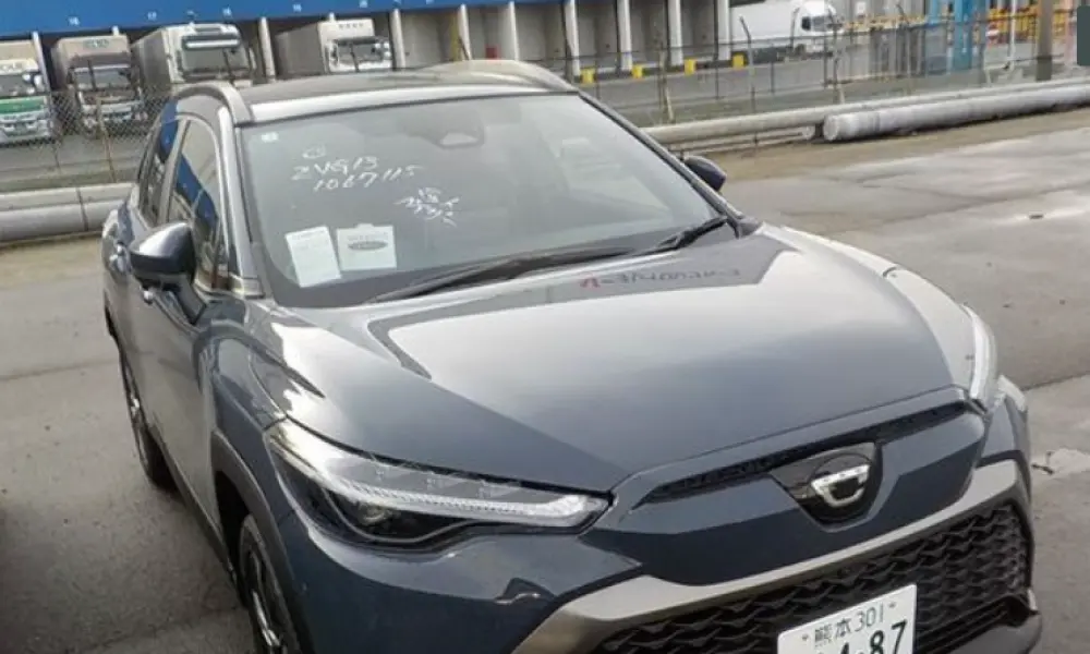 Toyota Corolla Cross 𝚉 𝙻𝙴𝙰𝚃𝙷𝙴𝚁 2025.