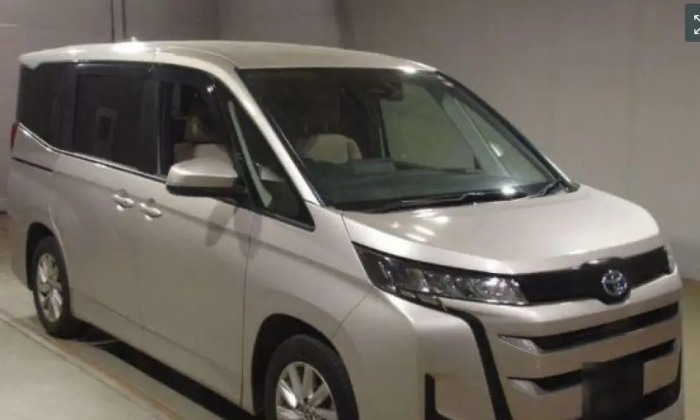 Toyota Noah G Hybrid Bronze 2022..