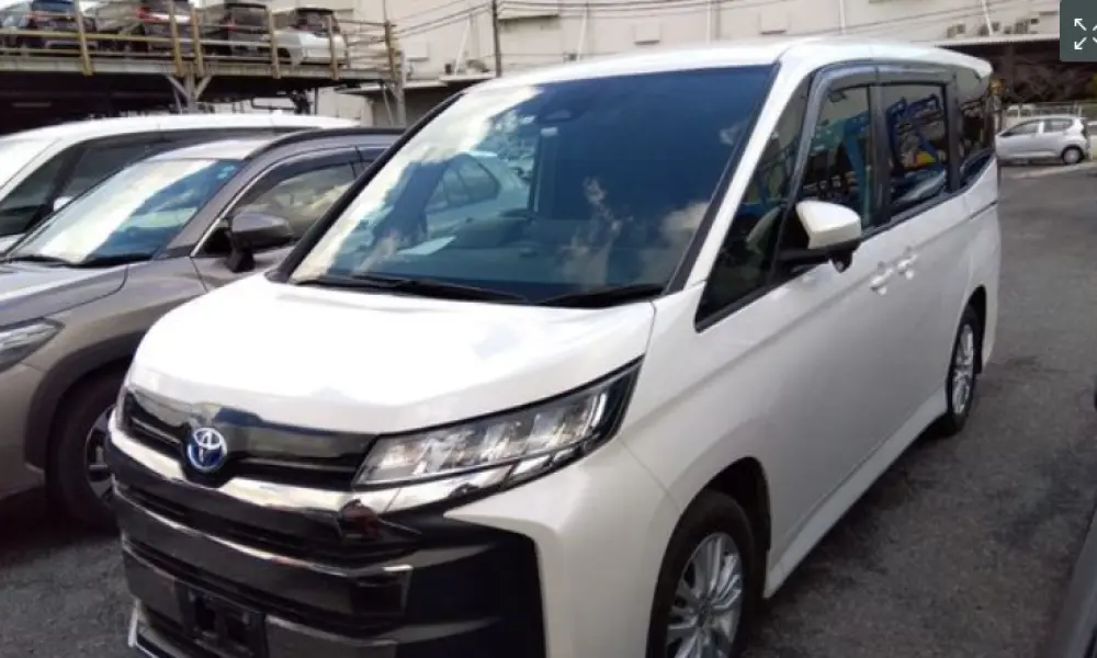 Toyota Noah S-G 2022...
