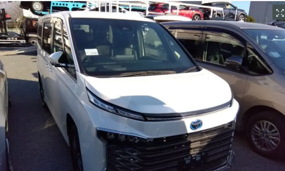 Toyota Voxy Hybrid S-Z 2023