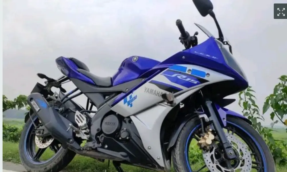 Yamaha YZF R15 v2 . 2015
